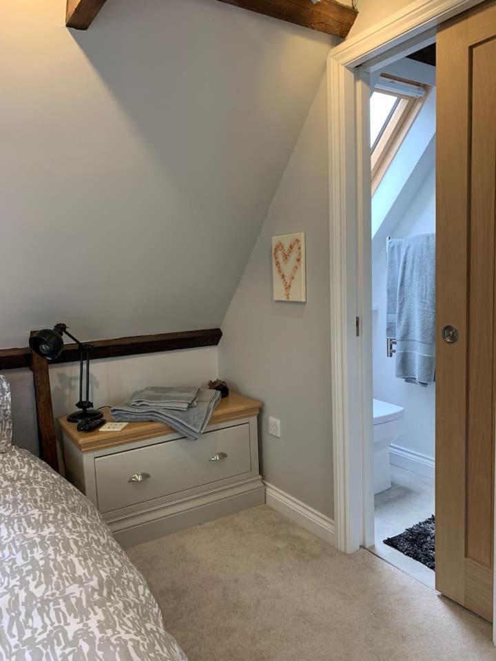 The Barn House Apartment Кранлей Екстериор снимка