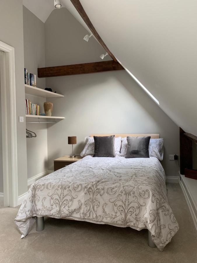The Barn House Apartment Кранлей Екстериор снимка